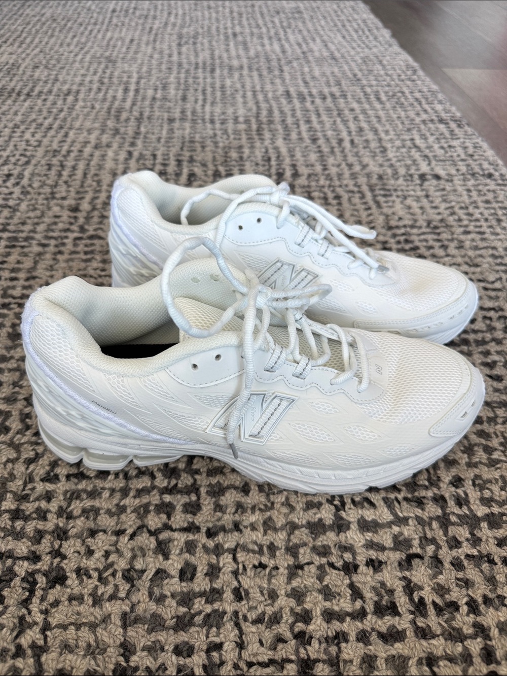 New Balance White Mesh Athletic Walking Shoes